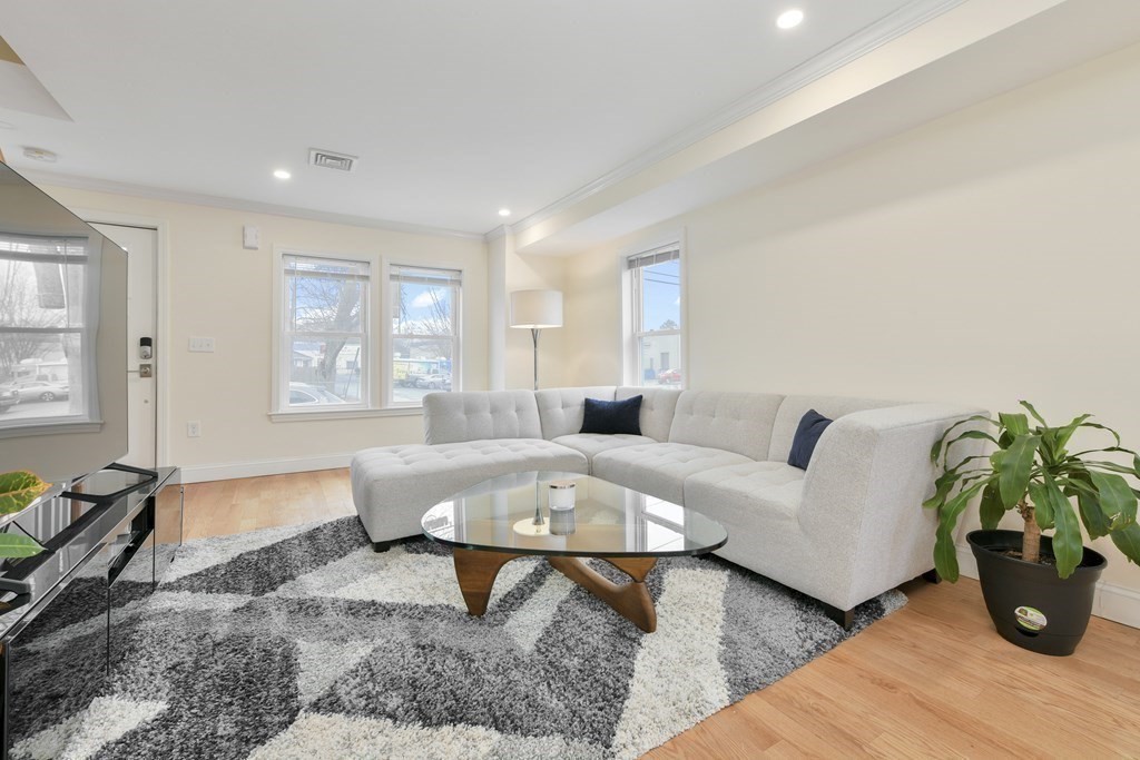3 bed, 1 bath apartment for rent at 52 High St Unit 1, Woburn Highlands — photo 1 of 22