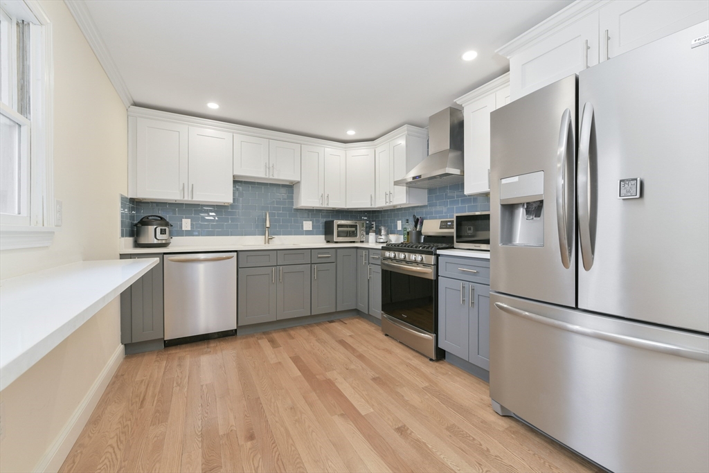 3 bed, 1 bath apartment for rent at 52 High St Unit 1, Woburn Highlands — photo 4 of 22