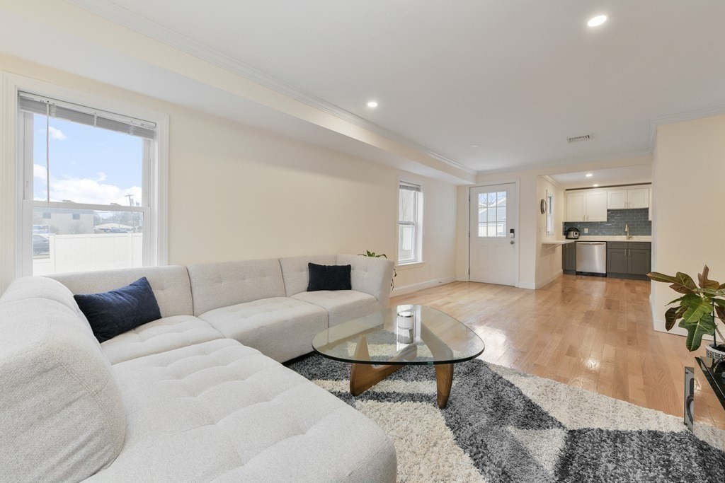 3 bed, 1 bath apartment for rent at 52 High St Unit 1, Woburn Highlands — photo 3 of 22