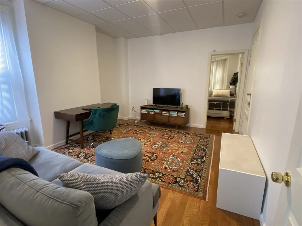 1 bed, 1 bath apartment for rent at 52 Highland Ave Unit 1, Prospect Hill — photo 4 of 7