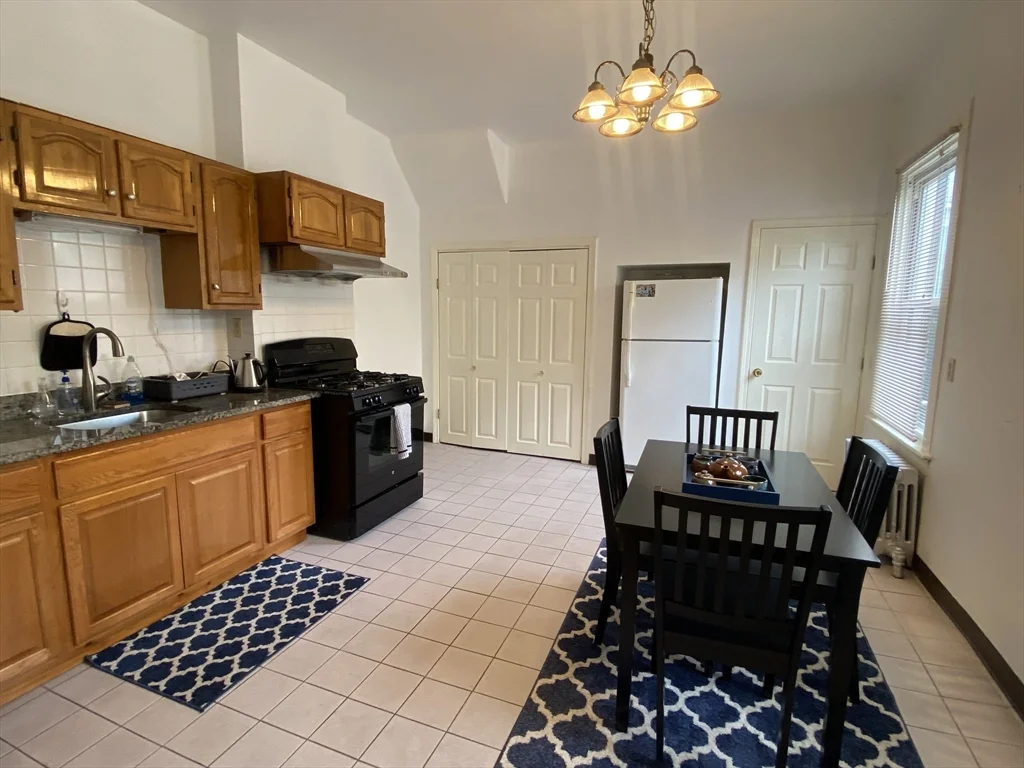 1 bed, 1 bath apartment for rent at 52 Highland Ave Unit 1, Prospect Hill — photo 1 of 7