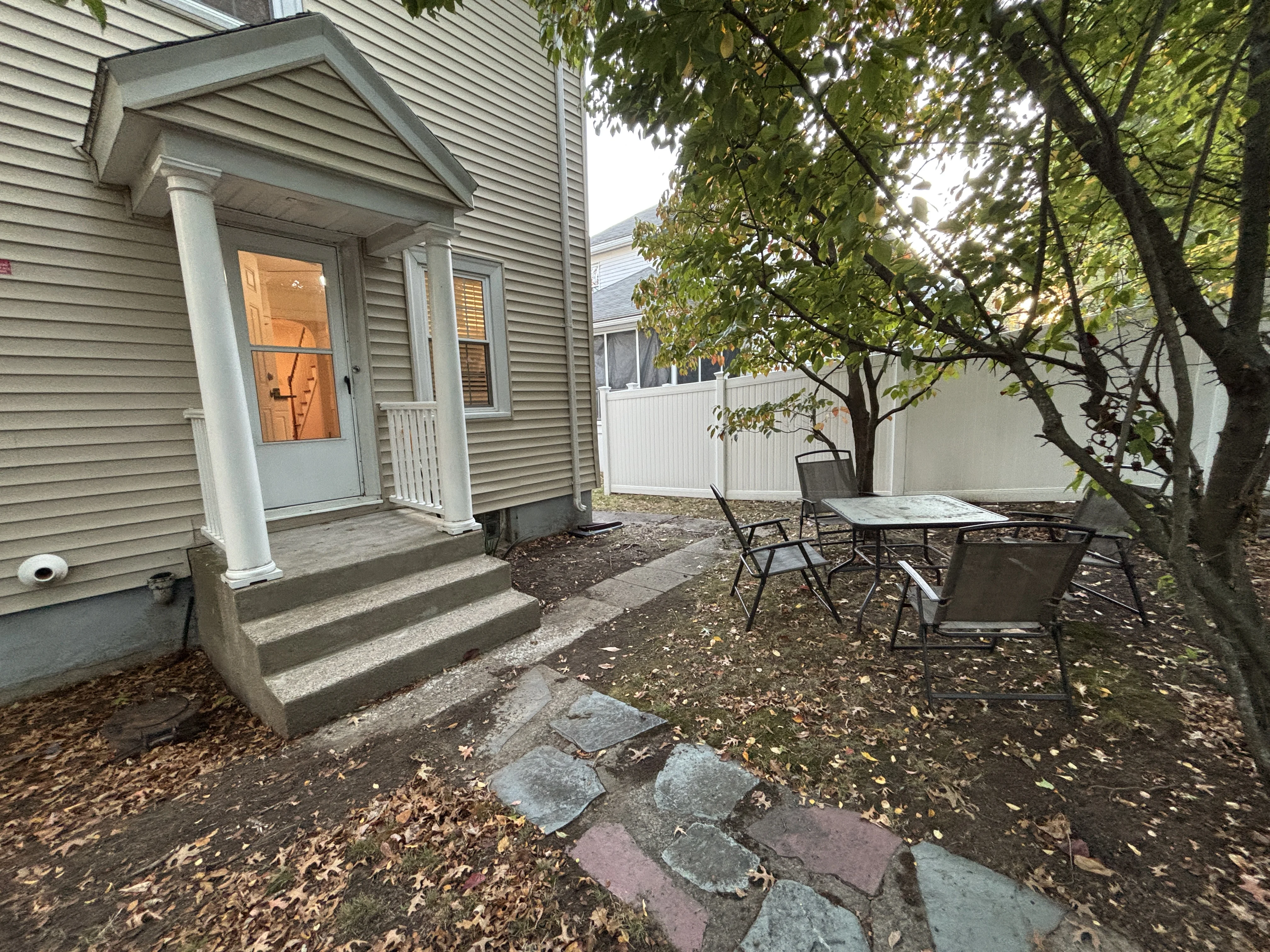 3 bed, 1.5 bath apartment for rent at 52 Hollywood Rd Unit 1, West Roxbury — photo 14 of 16