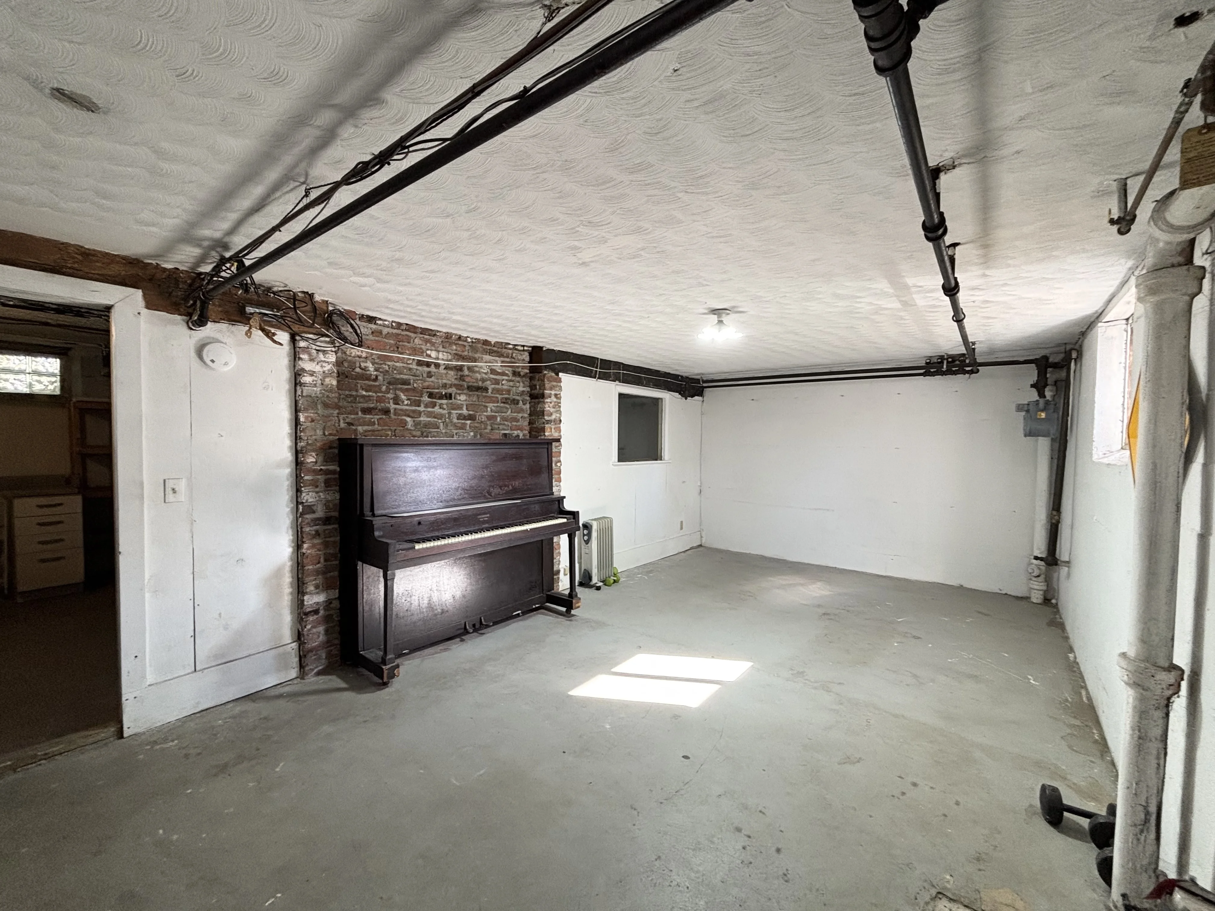 3 bed, 1.5 bath apartment for rent at 52 Hollywood Rd Unit 1, West Roxbury — photo 15 of 16