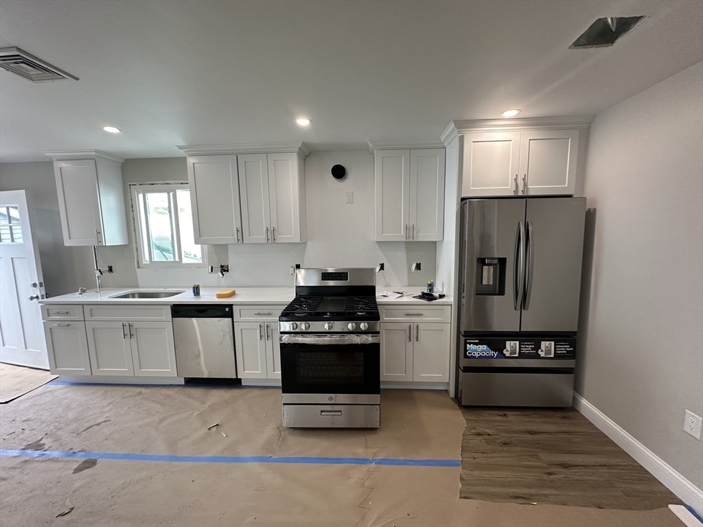 1 bed, 1 bath apartment for rent at 52 Hunt St, Quincy — photo 1 of 7