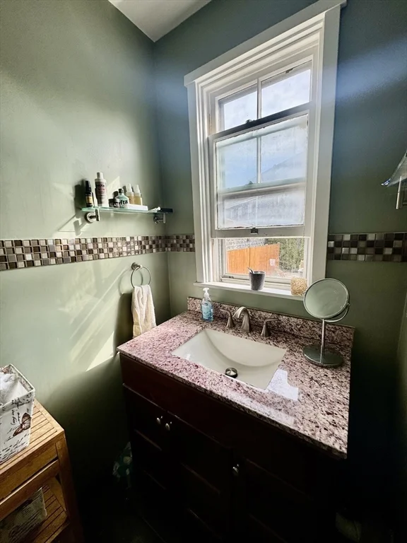 2 bed, 1 bath apartment for rent at 52 Hussey St, West — photo 21 of 36