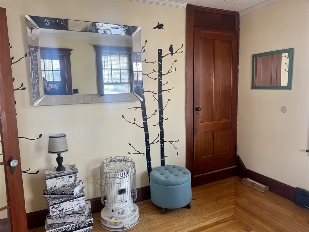 2 bed, 1 bath apartment for rent at 52 Hussey St, West — photo 2 of 36