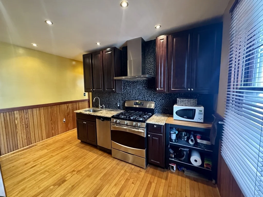 2 bed, 1 bath apartment for rent at 52 Hussey St, West — photo 15 of 36