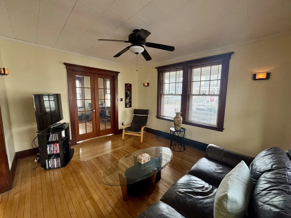 2 bed, 1 bath apartment for rent at 52 Hussey St, West — photo 7 of 36