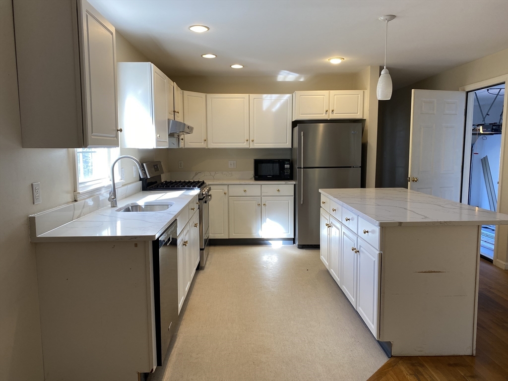 3 bed, 2 bath apartment for rent at 52 Kenneth St Unit 52, Newton — photo 5 of 11
