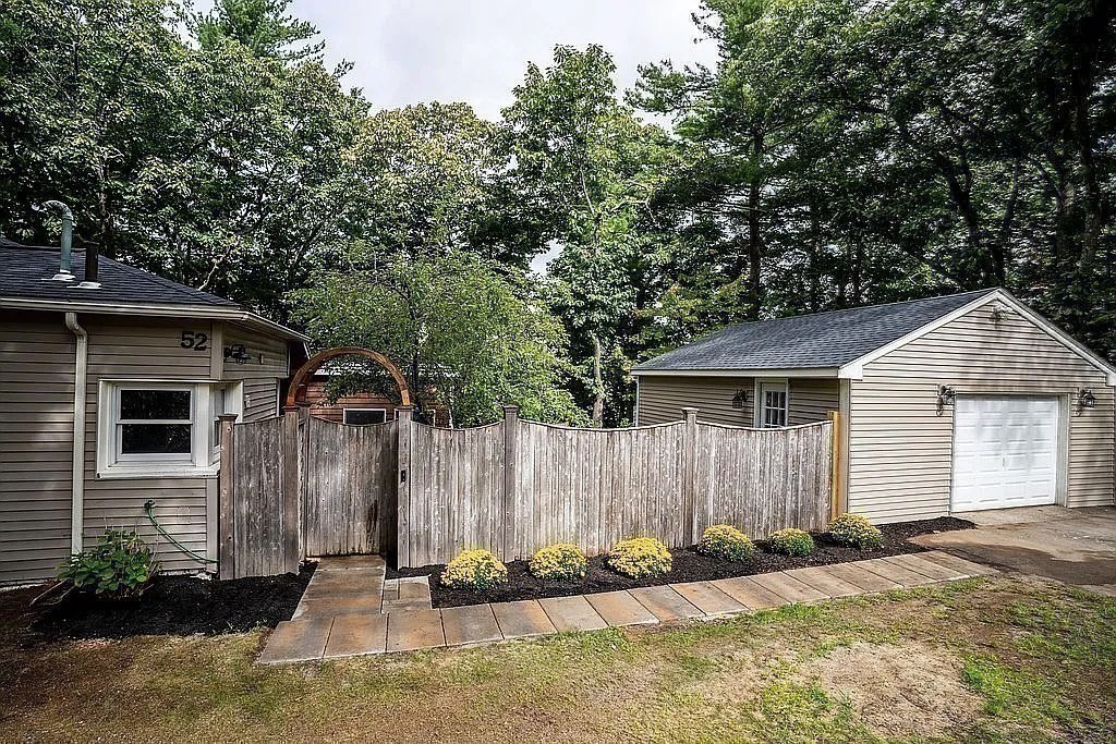 2 bed, 1 bath apartment for rent at 52 Lake Shore Dr S, Westford — photo 28 of 31