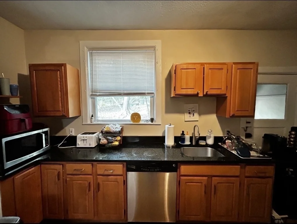 4 bed, 2 bath apartment for rent at 52 Lanark Rd Unit 1, Brighton — photo 6 of 13
