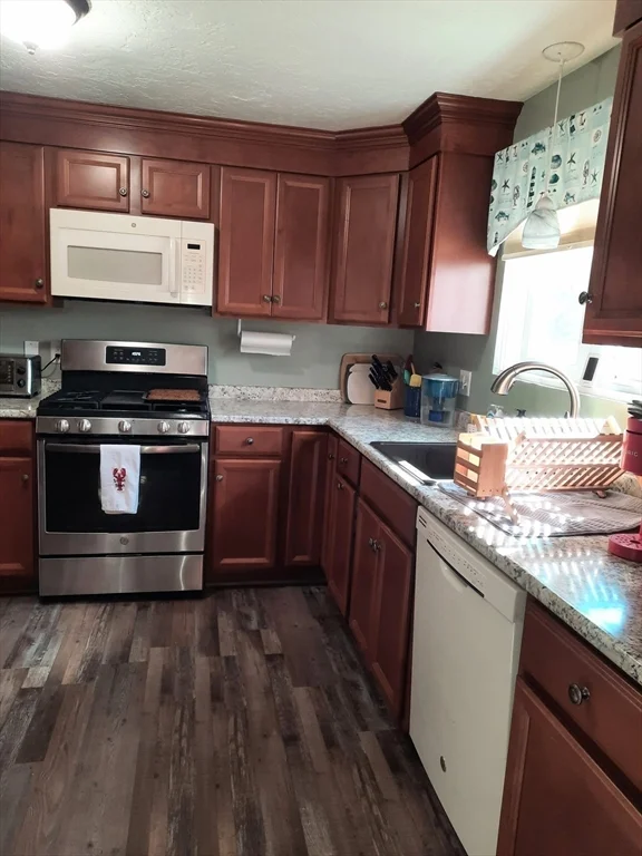 2 bed, 2 bath apartment for rent at 52 Liberty St Unit C2, Plymouth — photo 4 of 9