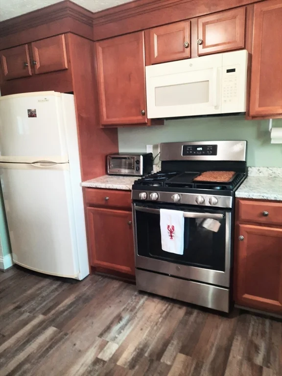 2 bed, 2 bath apartment for rent at 52 Liberty St Unit C2, Plymouth — photo 3 of 9