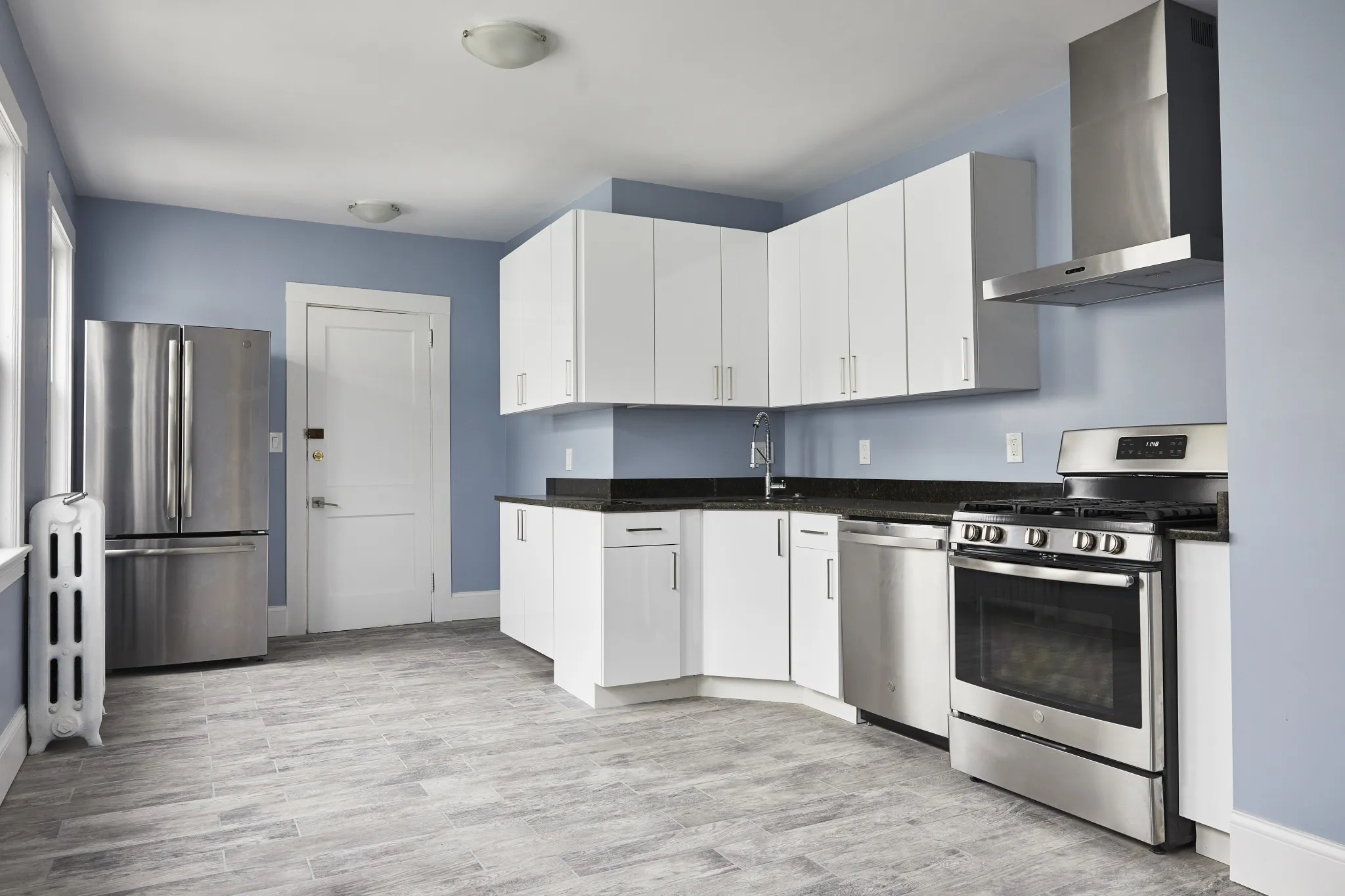 3.5 bed, 1 bath apartment for rent at 52 Mansfield St Unit 0, Ward Two