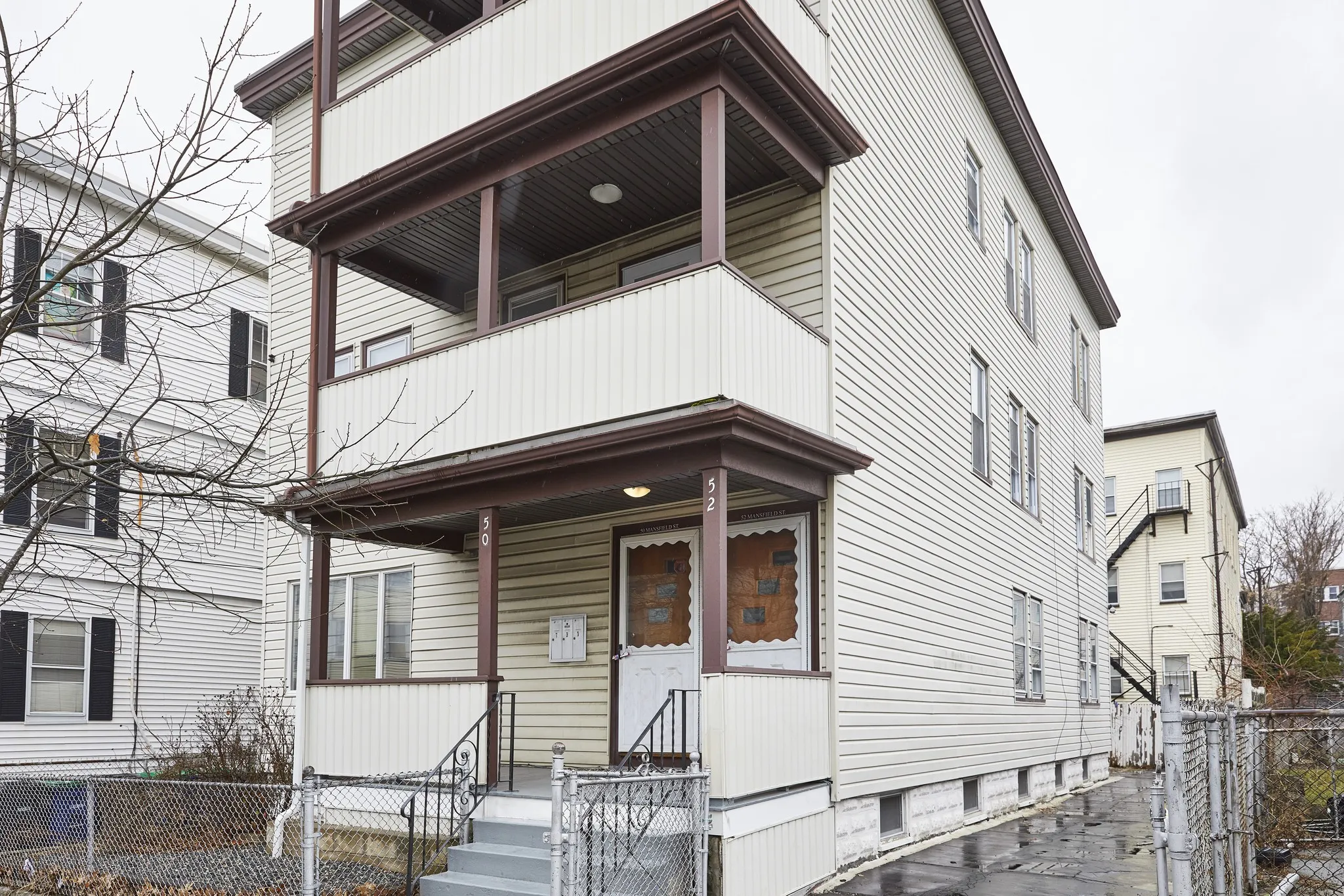3.5 bed, 1 bath apartment for rent at 52 Mansfield St Unit 0, Ward Two — photo 11 of 12