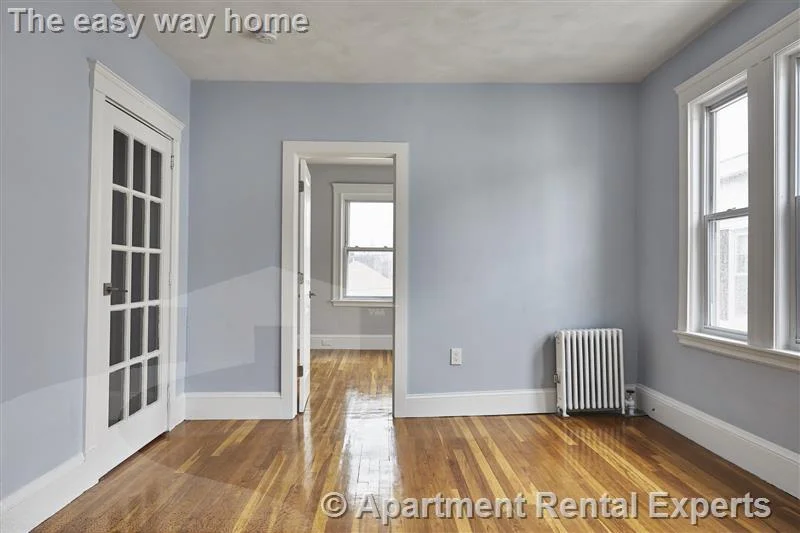 3 bed, 1 bath apartment for rent at 52 Mansfield St Unit 1, Union Square — photo 2 of 5