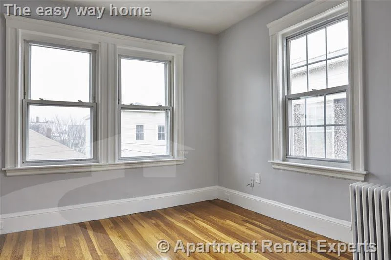 3 bed, 1 bath apartment for rent at 52 Mansfield St Unit 1, Union Square — photo 4 of 5
