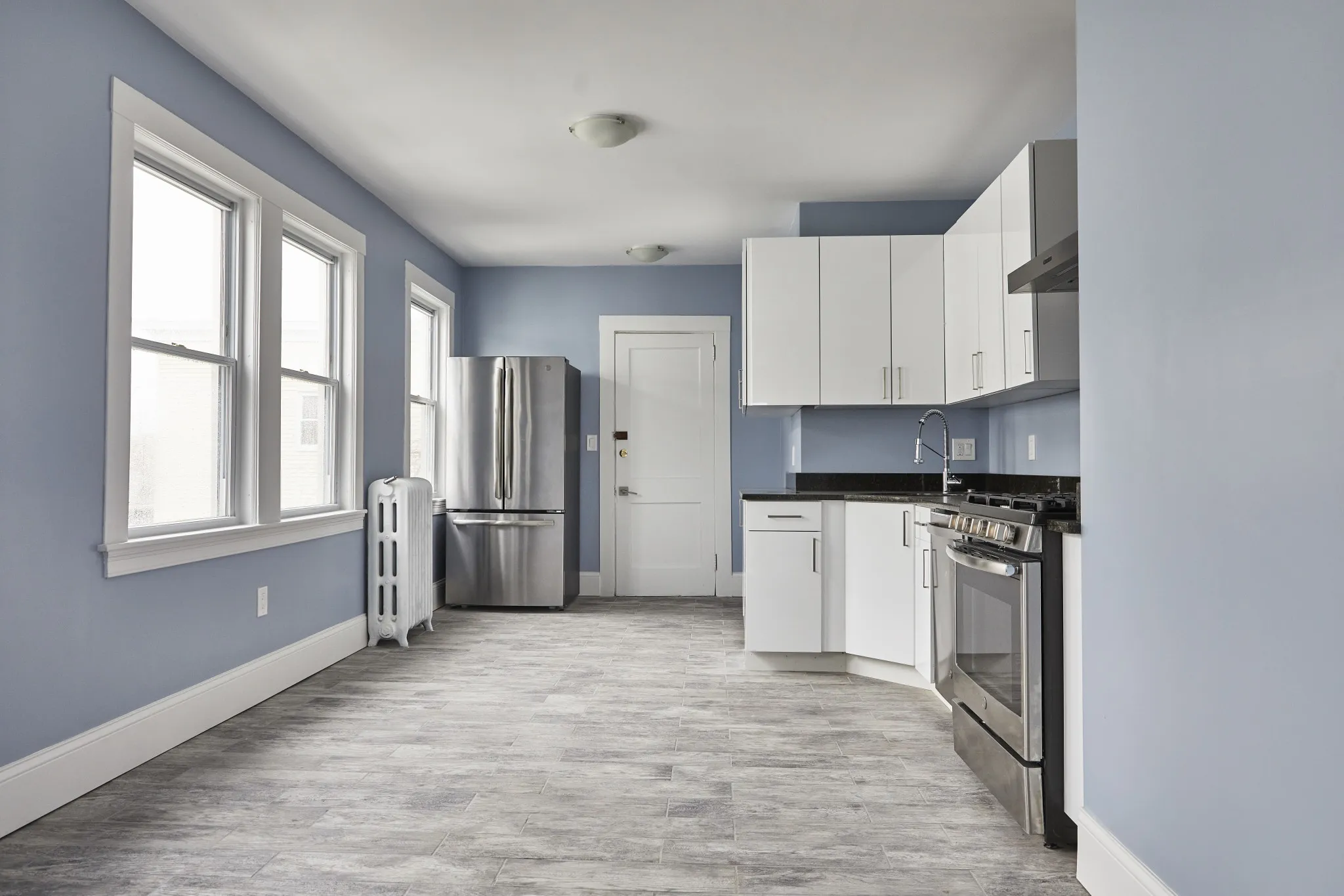 3.5 bed, 1 bath apartment for rent at 52 Mansfield St Unit 52, Ward Two — photo 2 of 12