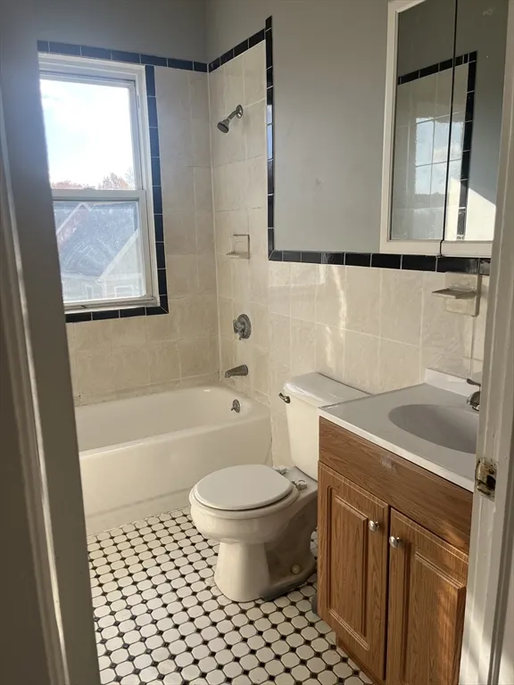 2 bed, 1 bath apartment for rent at 52 Mascot St Unit 6, Dorchester — photo 9 of 12