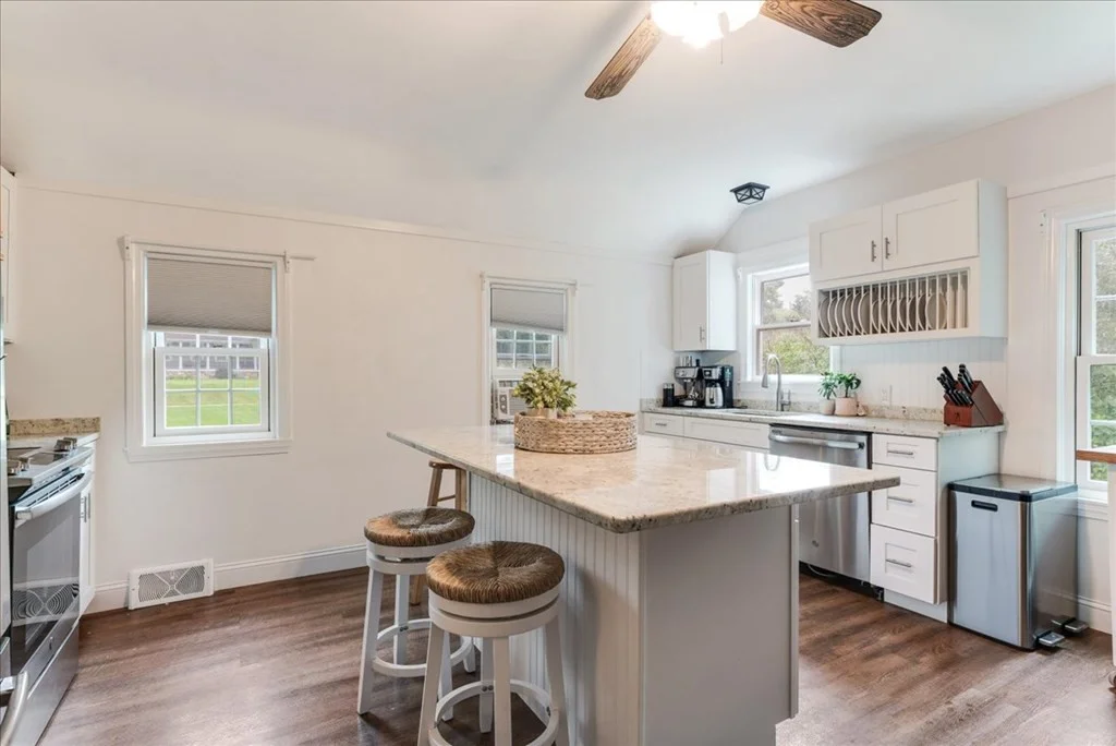 3 bed, 1 bath apartment for rent at 52 Mill Ln Unit 0, Cohasset — photo 11 of 17