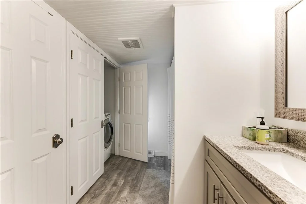 3 bed, 1 bath apartment for rent at 52 Mill Ln Unit 0, Cohasset — photo 8 of 17