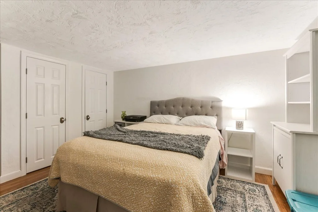 3 bed, 1 bath apartment for rent at 52 Mill Ln Unit 0, Cohasset — photo 10 of 17