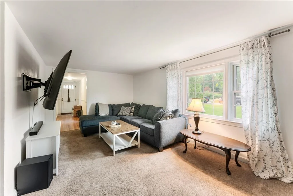 3 bed, 1 bath apartment for rent at 52 Mill Ln Unit 0, Cohasset — photo 6 of 17