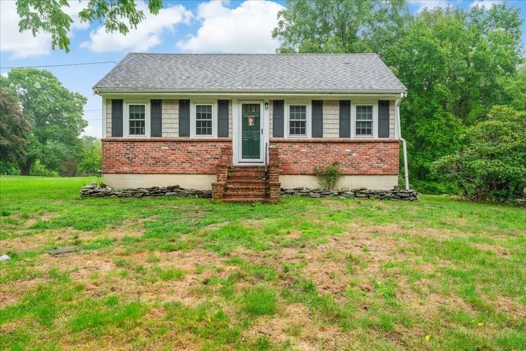 3 bed, 1 bath apartment for rent at 52 Mill Ln Unit 0, Cohasset — photo 2 of 17