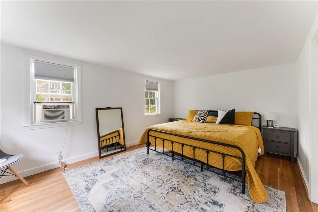 3 bed, 1 bath apartment for rent at 52 Mill Ln Unit 0, Cohasset — photo 3 of 17