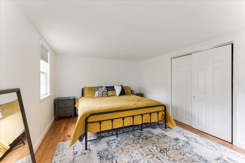 3 bed, 1 bath apartment for rent at 52 Mill Ln Unit 0, Cohasset — photo 4 of 17
