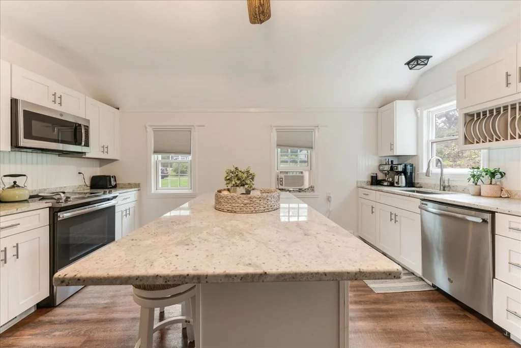 3 bed, 1 bath apartment for rent at 52 Mill Ln Unit 0, Cohasset — photo 13 of 17