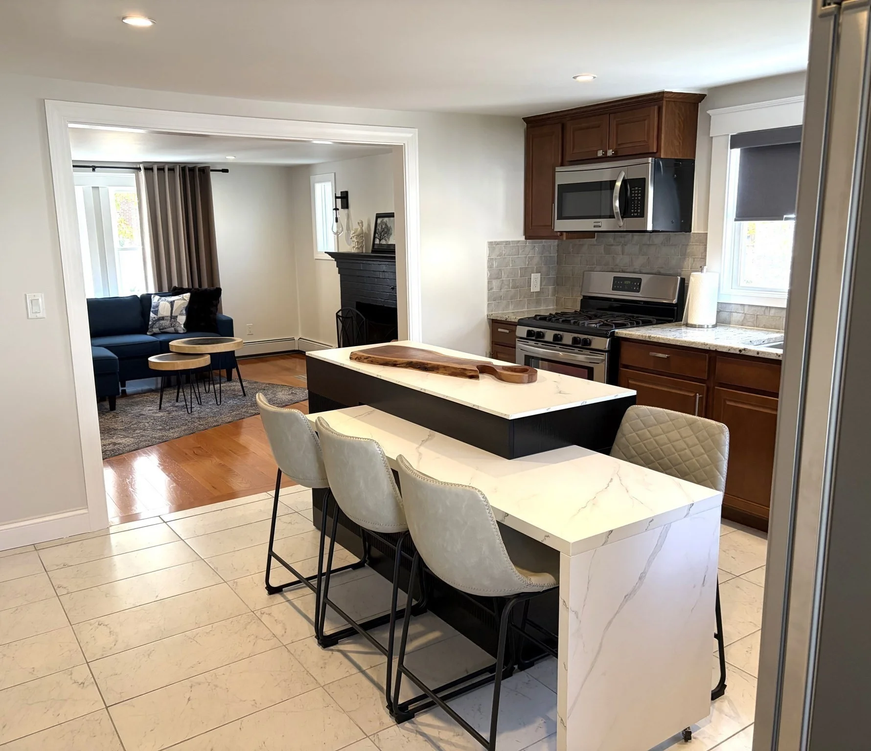 2 bed, 1 bath apartment for rent at 52 Montvale Ave Unit A, Woburn — photo 3 of 9