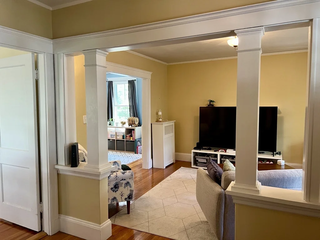 2 bed, 1 bath apartment for rent at 52 Mount Vernon St Unit 52, Arlington Heights — photo 3 of 18