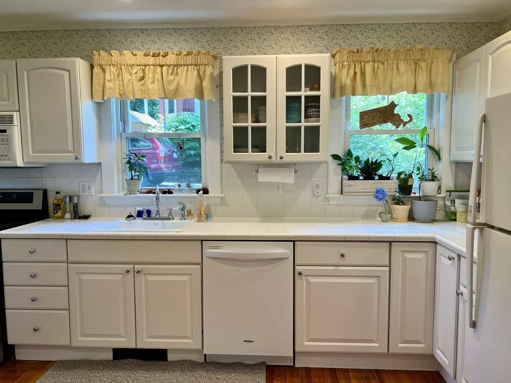 2 bed, 1 bath apartment for rent at 52 Mount Vernon St Unit 52, Arlington Heights — photo 1 of 18