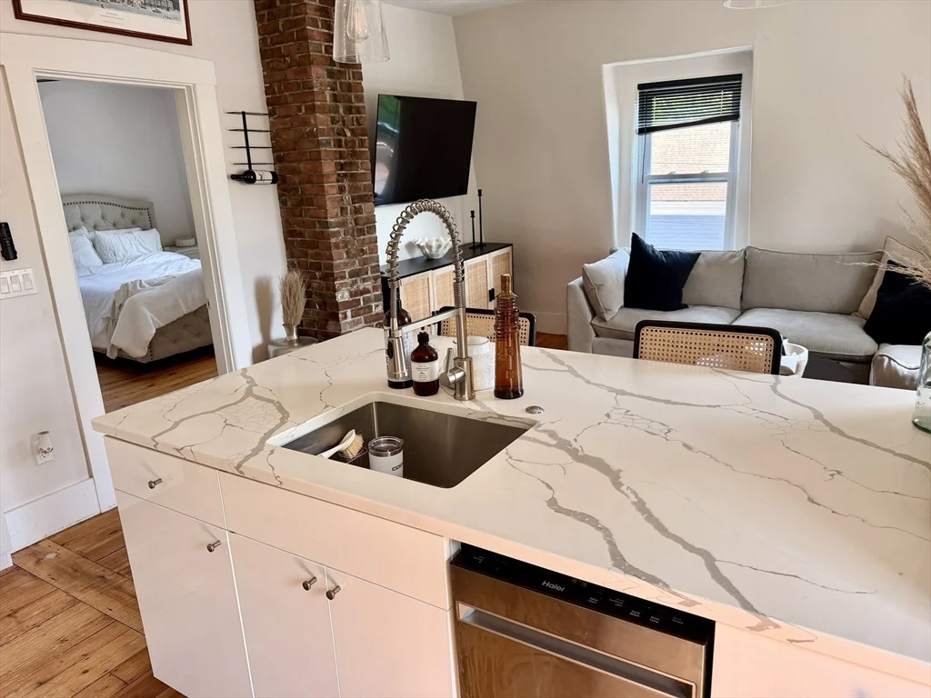 1 bed, 1 bath apartment for rent at 52 N Main St Unit 5, Natick — photo 5 of 15