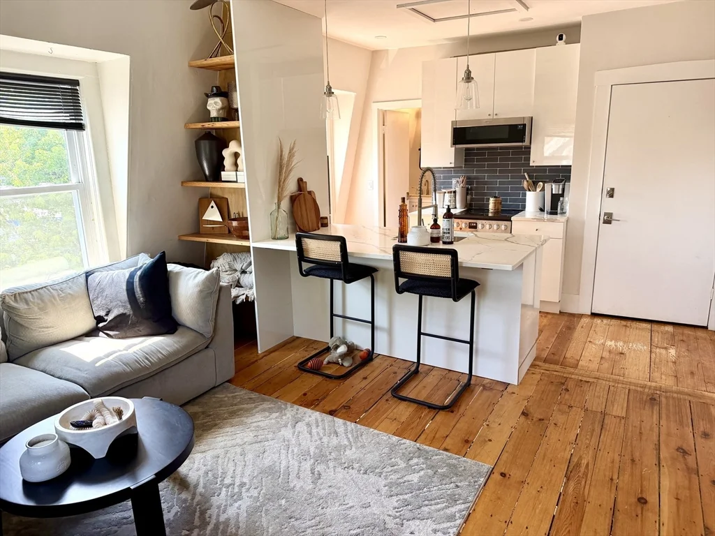 1 bed, 1 bath apartment for rent at 52 N Main St Unit 5, Natick — photo 2 of 15