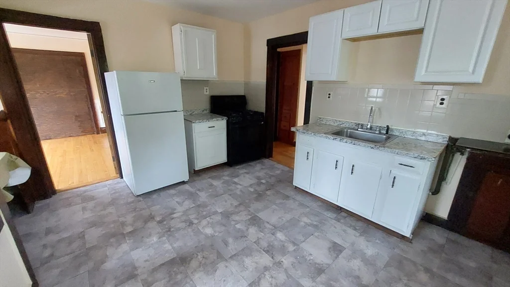 4 bed, 1 bath apartment for rent at 52 Nixon St Unit 2, Dorchester — photo 4 of 14