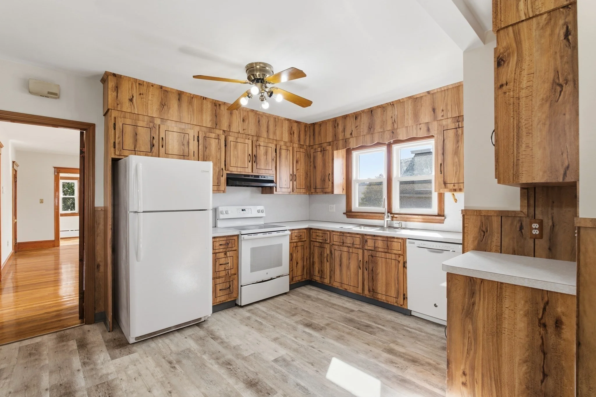 3 bed, 1 bath apartment for rent at 52 Oliver St Unit 2, Everett
