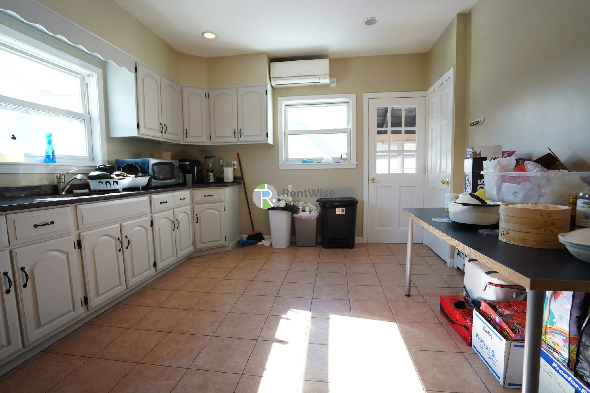 6 bed, 2 bath apartment for rent at 52 Pearson Rd Unit 2, Tufts — photo 5 of 24