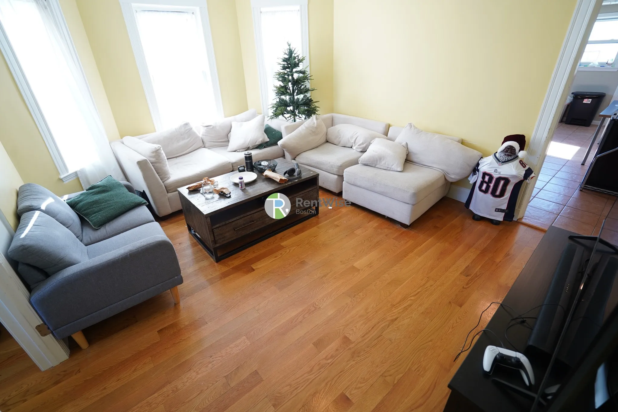 6 bed, 2 bath apartment for rent at 52 Pearson Rd Unit 2, Tufts — photo 3 of 24