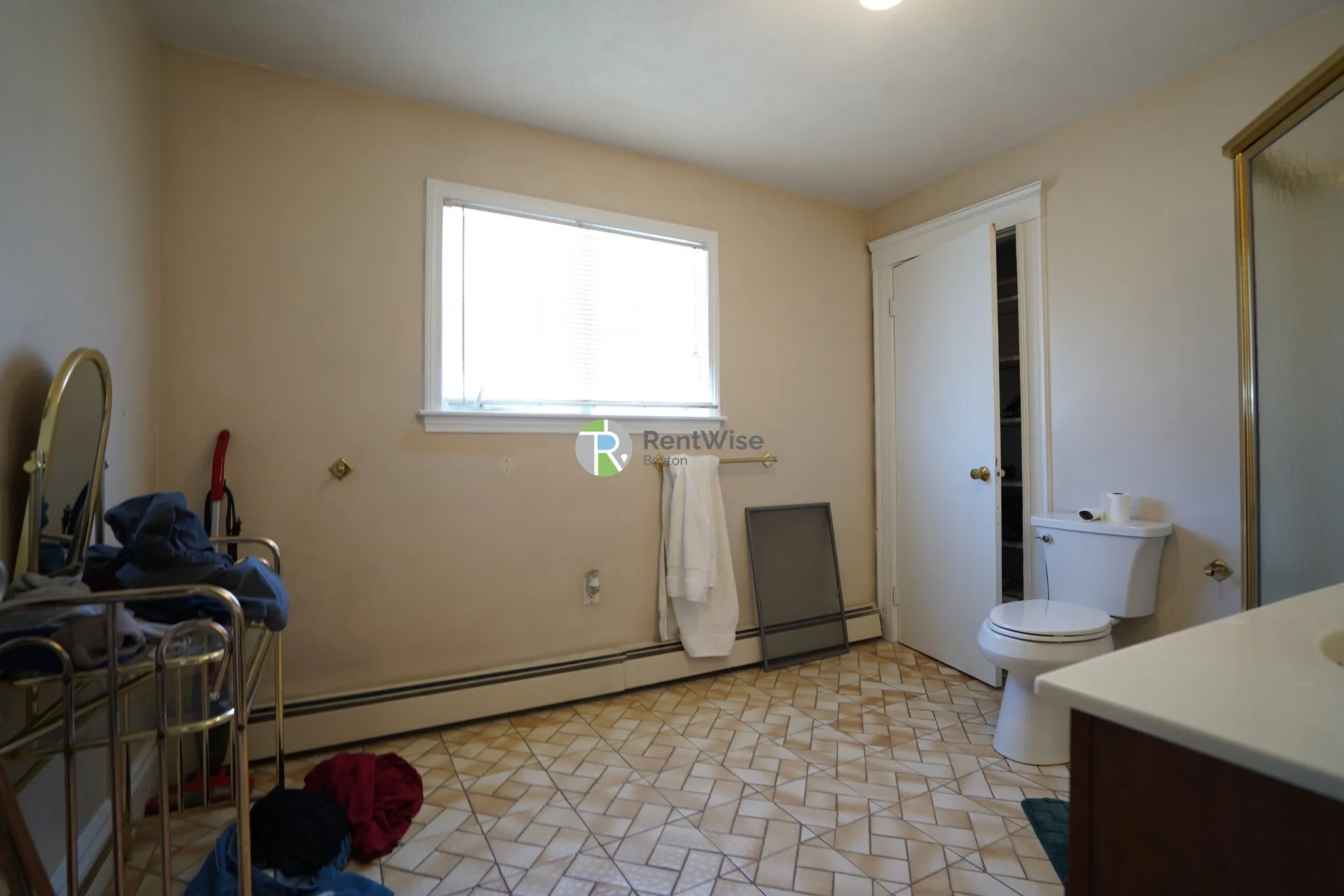 6 bed, 2 bath apartment for rent at 52 Pearson Rd Unit 2, Tufts — photo 8 of 24