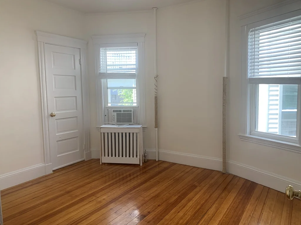 3 bed, 1 bath apartment for rent at 52 Percival St Unit 1, Dorchester — photo 2 of 11