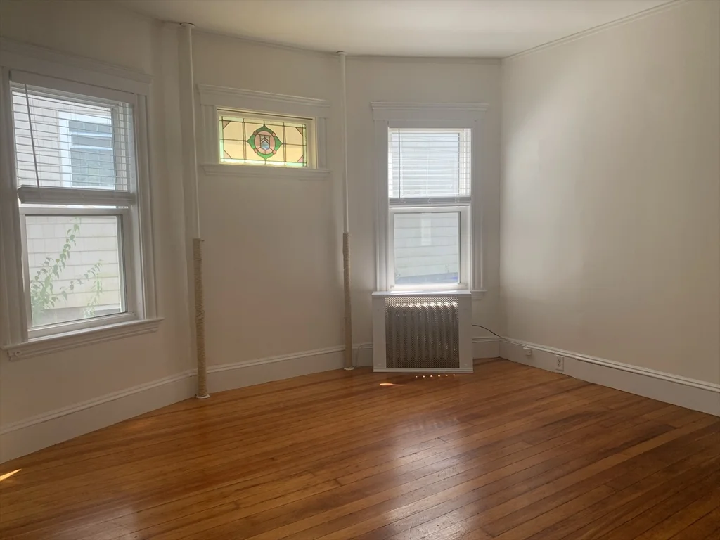 3 bed, 1 bath apartment for rent at 52 Percival St Unit 1, Dorchester — photo 8 of 11