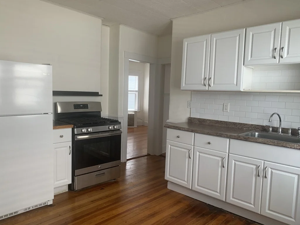 3 bed, 1 bath apartment for rent at 52 Percival St Unit 1, Dorchester — photo 7 of 11
