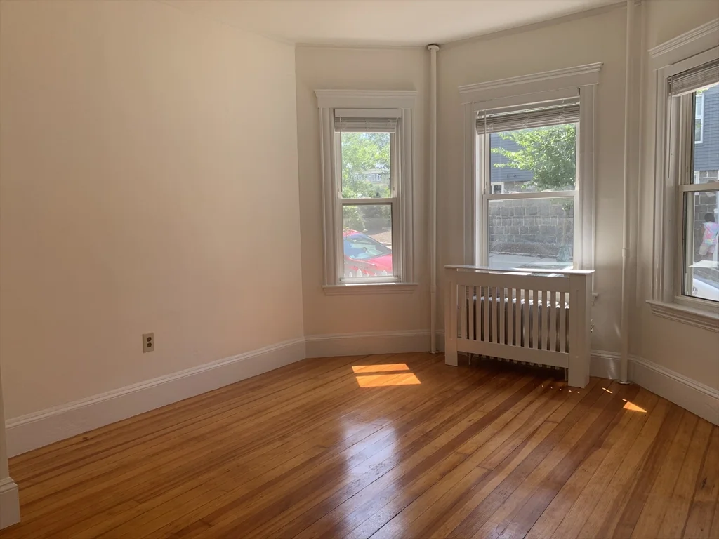 3 bed, 1 bath apartment for rent at 52 Percival St Unit 1, Dorchester — photo 4 of 11