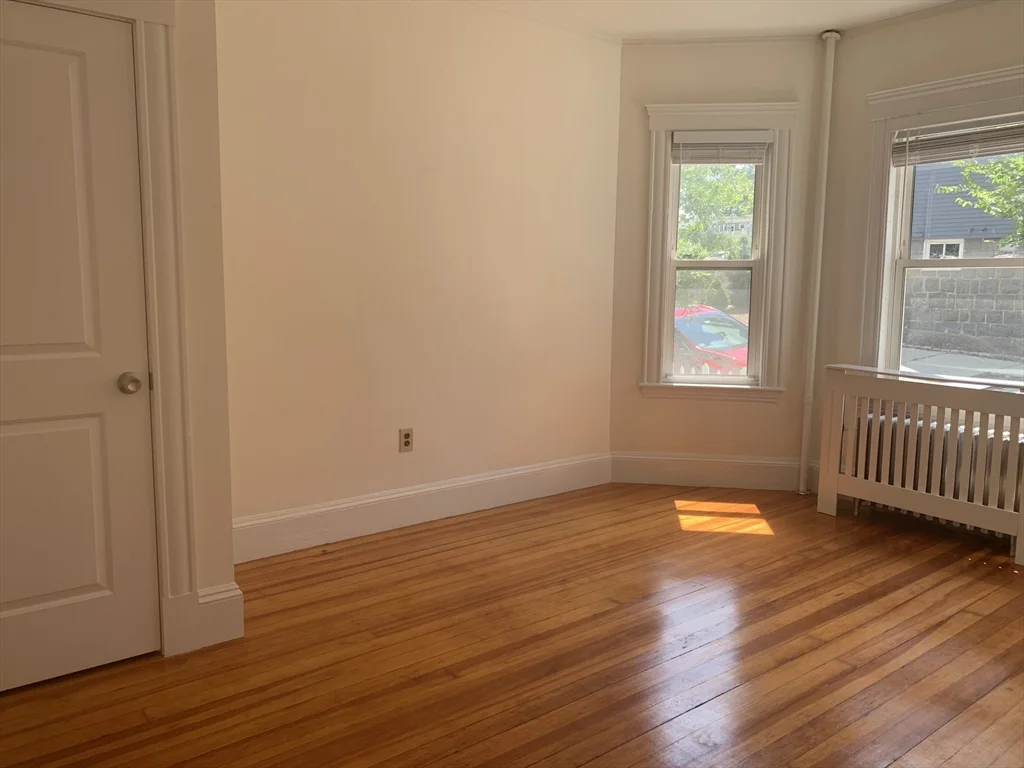 3 bed, 1 bath apartment for rent at 52 Percival St Unit 1, Dorchester — photo 3 of 11