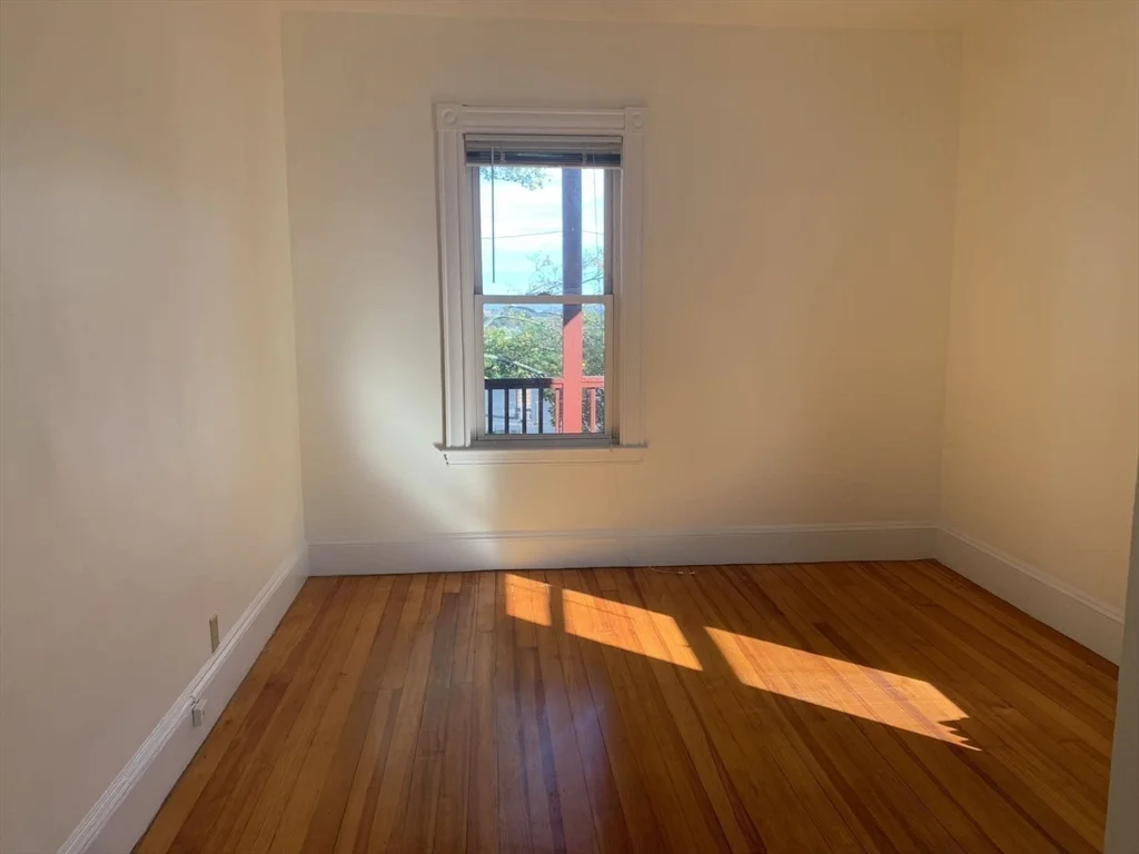 3 bed, 1 bath apartment for rent at 52 Percival St Unit 3, Dorchester — photo 5 of 12