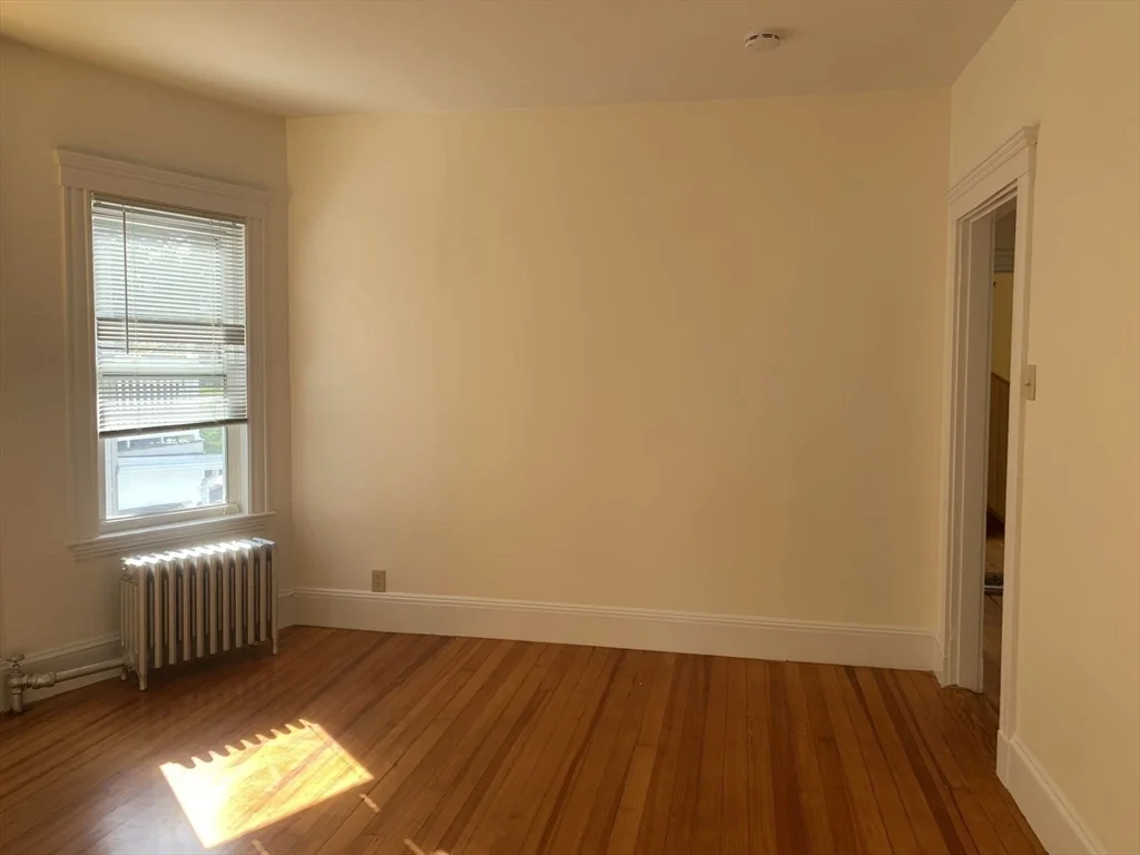 3 bed, 1 bath apartment for rent at 52 Percival St Unit 3, Dorchester — photo 4 of 12