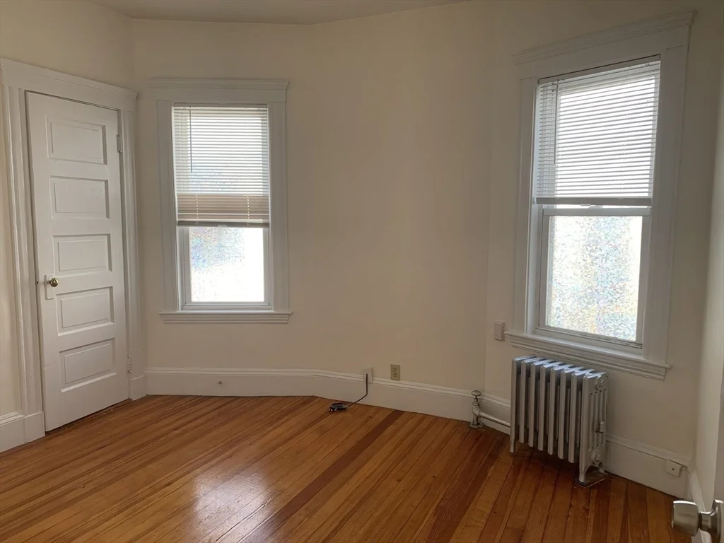 3 bed, 1 bath apartment for rent at 52 Percival St Unit 3, Dorchester — photo 6 of 12