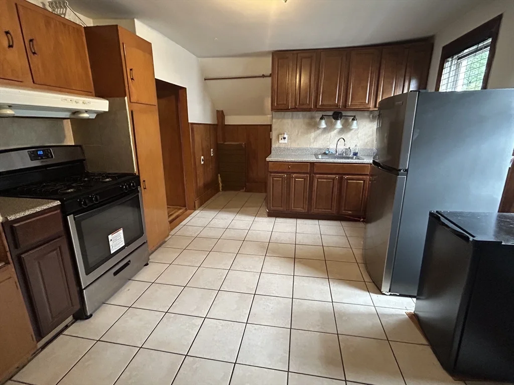 1 bed, 1 bath apartment for rent at 52 Pine St Unit 3, Malden — photo 1 of 9